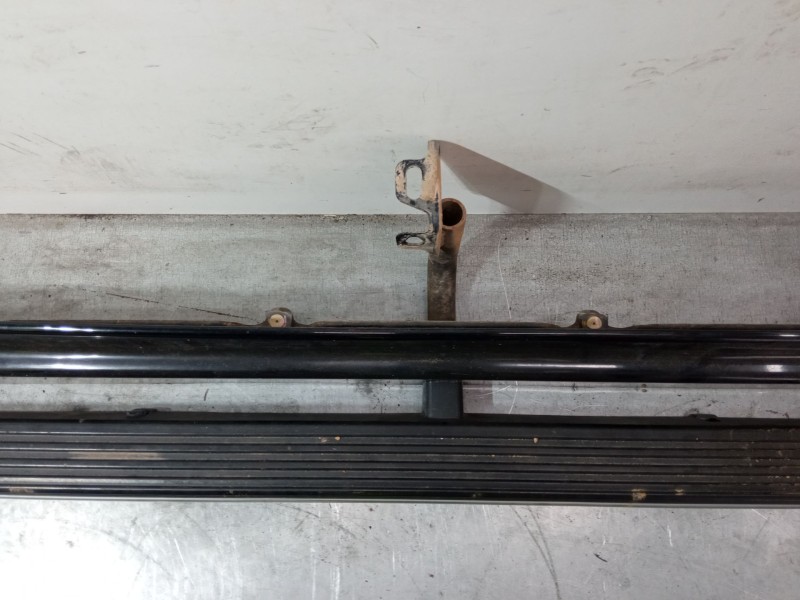 Recambio de estribo izquierdo para mitsubishi montero sport i (k7_, k9_) 2.5 td (k94w, k74t) referencia OEM IAM   