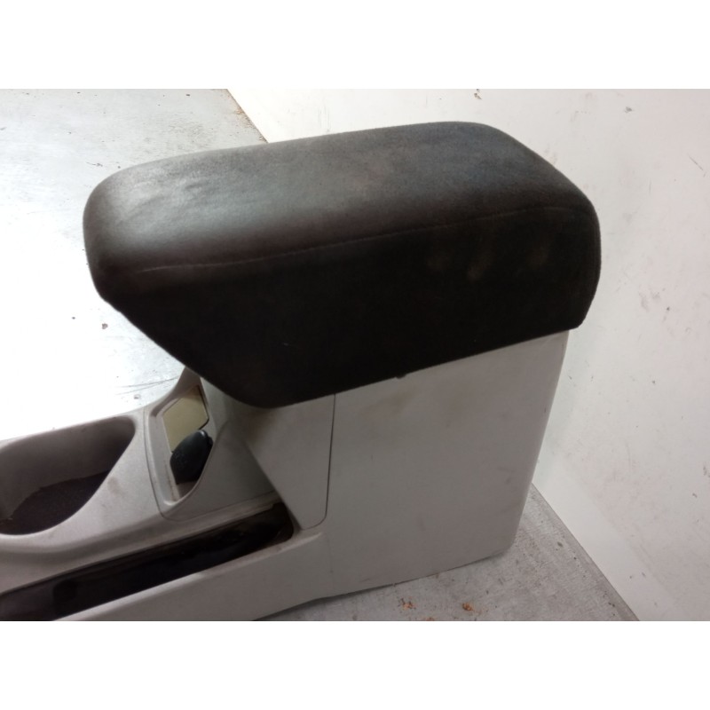 Recambio de apoyabrazos central para mitsubishi montero sport i (k7_, k9_) 2.5 td (k94w, k74t) referencia OEM IAM   
