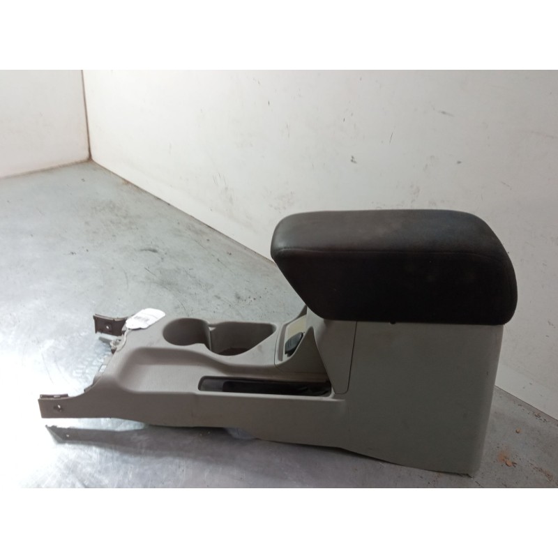 Recambio de apoyabrazos central para mitsubishi montero sport i (k7_, k9_) 2.5 td (k94w, k74t) referencia OEM IAM   