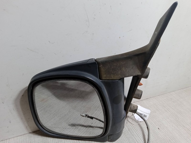 Recambio de retrovisor electrico izquierdo para hyundai h-1 / starex autobús (a1) 2.5 tci referencia OEM IAM   