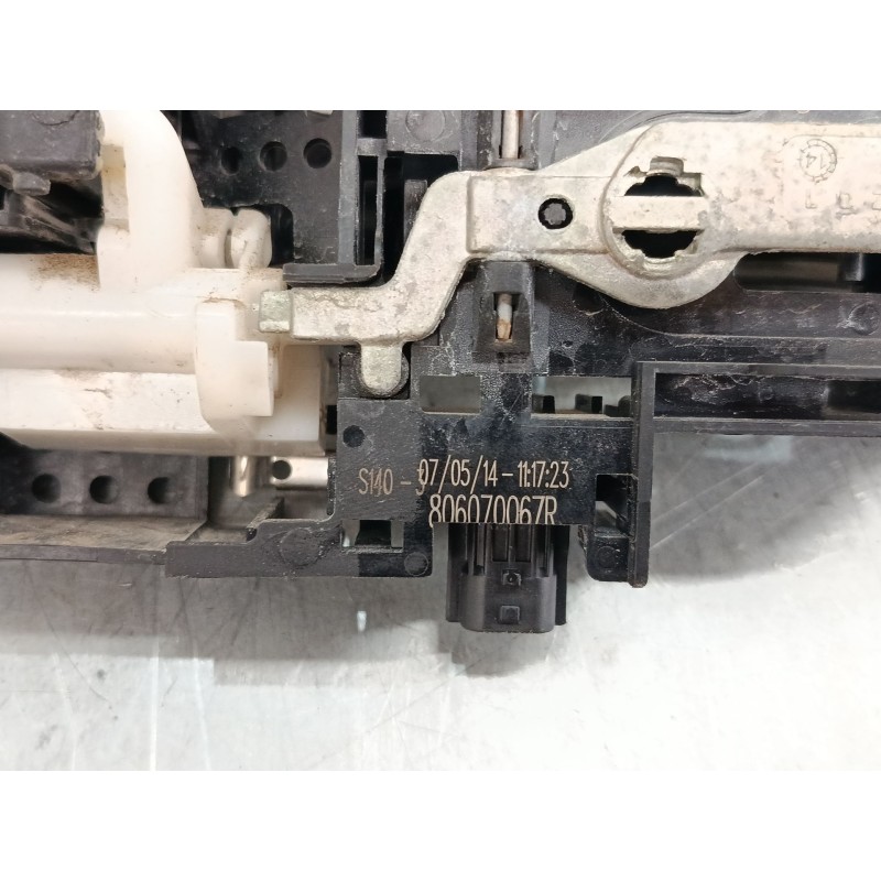 Recambio de maneta exterior puerta delantera izquierda para renault megane cc (ez0/1_) 1.2 tce (ez16) referencia OEM IAM 8060700