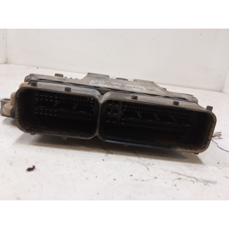 Recambio de centralita motor uce para opel astra h station wagon (a04) 1.7 cdti (l35) referencia OEM IAM 55560810 0281012694 