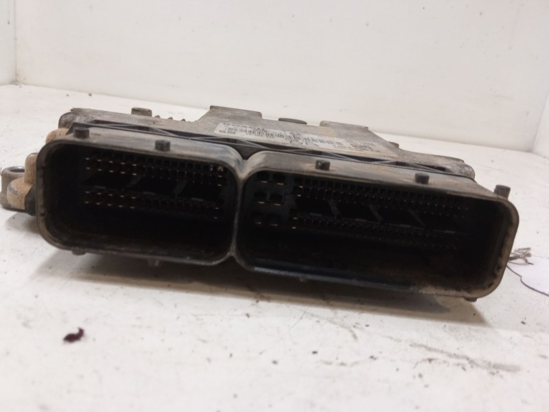 Recambio de centralita motor uce para opel astra h station wagon (a04) 1.7 cdti (l35) referencia OEM IAM 55560810 0281012694 
