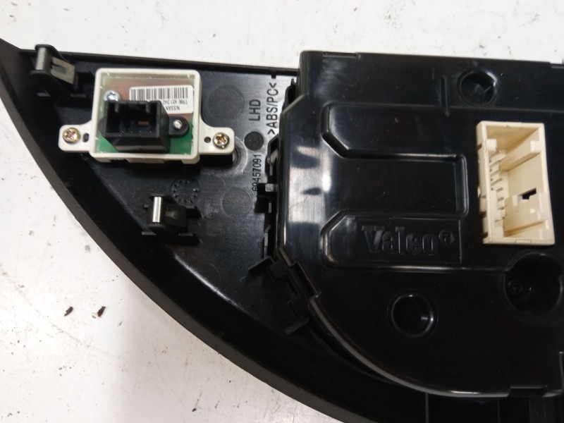 Recambio de mando climatizador para nissan note (e11, ne11) 1.4 referencia OEM IAM 275009U11A  