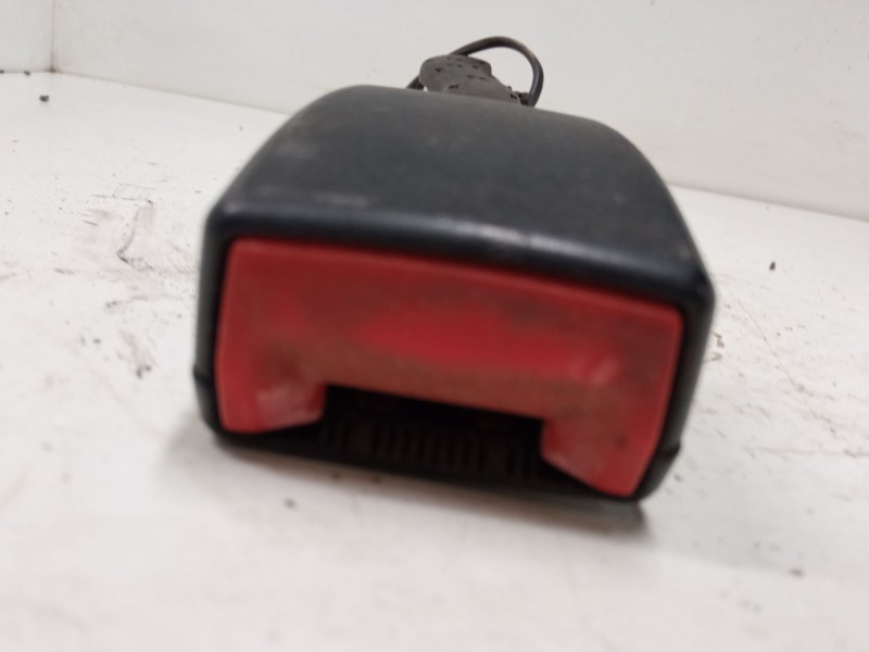 Recambio de anclaje cinturon delantero derecho para seat leon (1p1) 1.6 referencia OEM IAM   