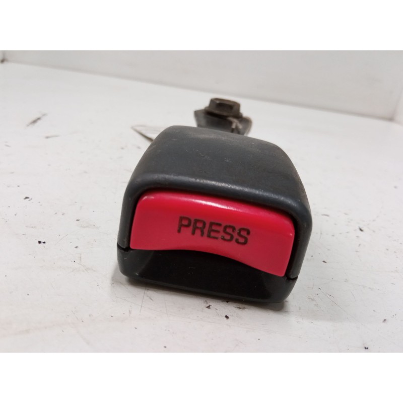 Recambio de anclaje cinturon delantero derecho para mitsubishi montero sport i (k7_, k9_) 2.5 td (k94w, k74t) referencia OEM IAM
