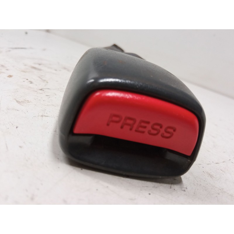 Recambio de anclaje cinturon trasero izquierdo para mitsubishi montero sport i (k7_, k9_) 2.5 td (k94w, k74t) referencia OEM IAM