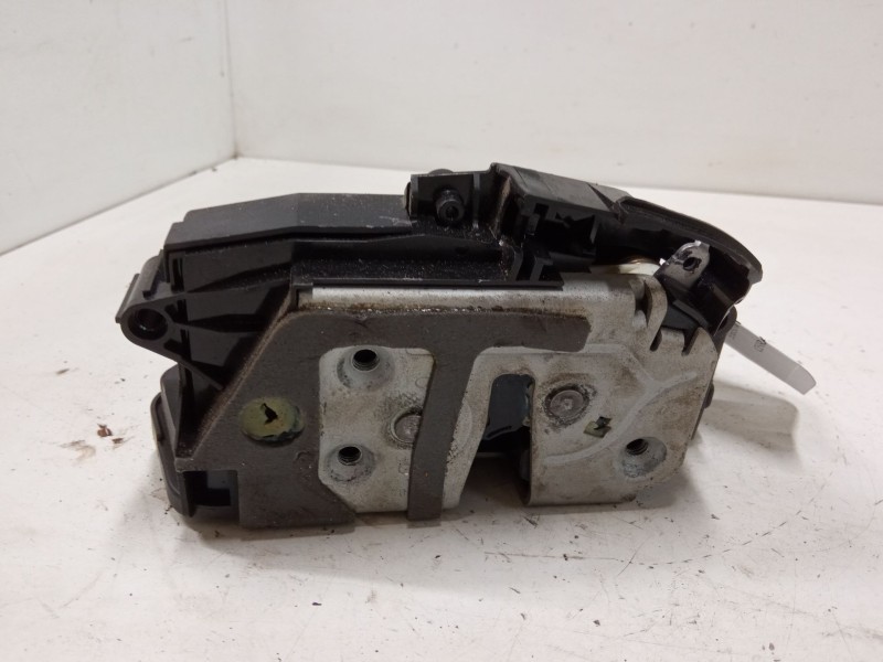 Recambio de cerradura puerta trasera derecha para ford fiesta vi (cb1, ccn) 1.4 tdci referencia OEM IAM 40744138  