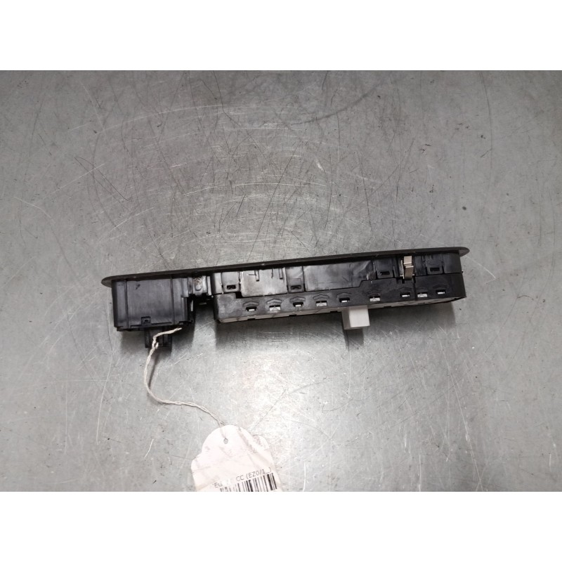 Recambio de mando elevalunas delantero izquierdo para renault megane cc (ez0/1_) 1.2 tce (ez16) referencia OEM IAM   