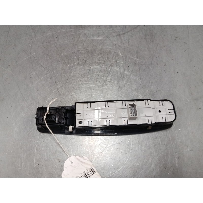 Recambio de mando elevalunas delantero izquierdo para renault megane cc (ez0/1_) 1.2 tce (ez16) referencia OEM IAM   