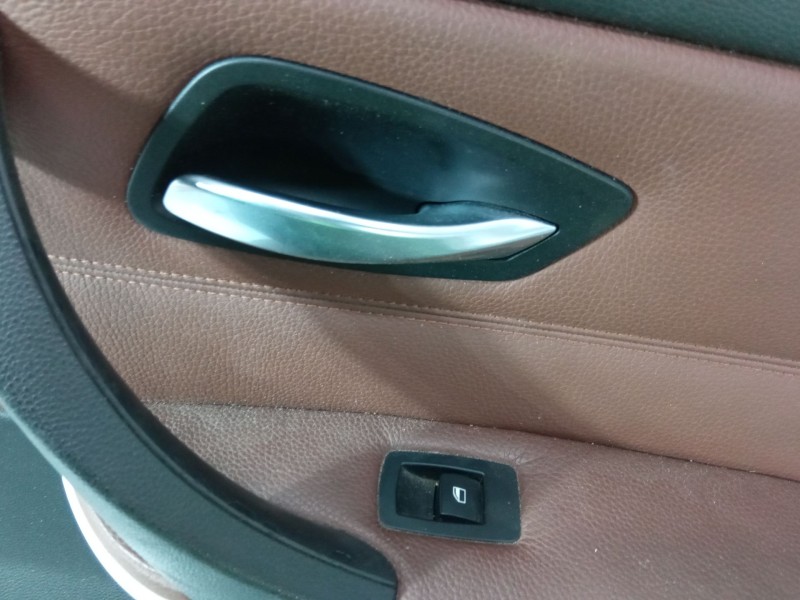 Recambio de guarnecido puerta trasera derecha para bmw 3 (e90) 330 d referencia OEM IAM 19000HT0000  
