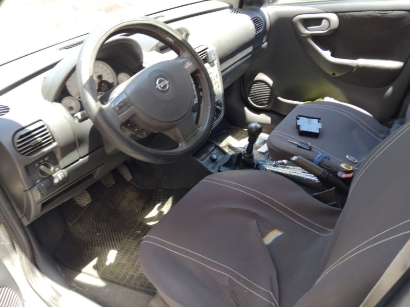 opel corsa c (x01) del año 2005