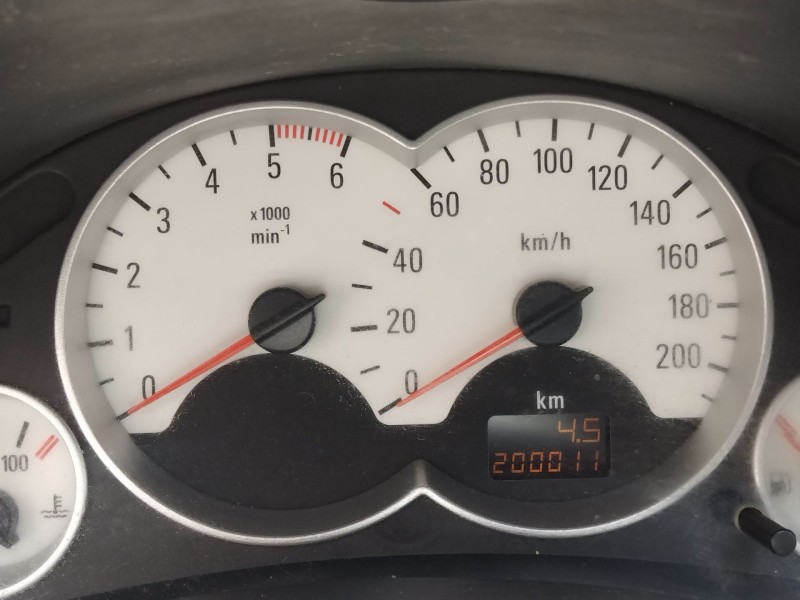opel corsa c (x01) del año 2005