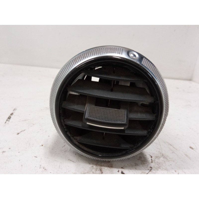 Recambio de aireador central izquierdo para audi a3 sportback (8pa) 1.6 tdi referencia OEM IAM 8P0820901  