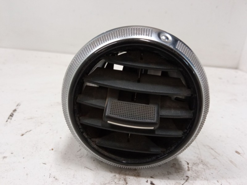 Recambio de aireador central izquierdo para audi a3 sportback (8pa) 1.6 tdi referencia OEM IAM 8P0820901  