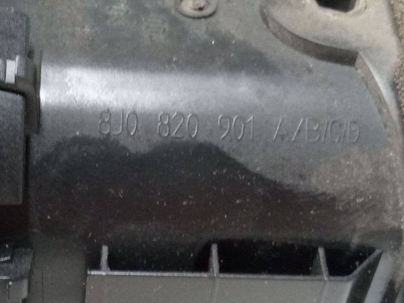 Recambio de aireador central izquierdo para audi a3 sportback (8pa) 1.6 tdi referencia OEM IAM 8P0820901  