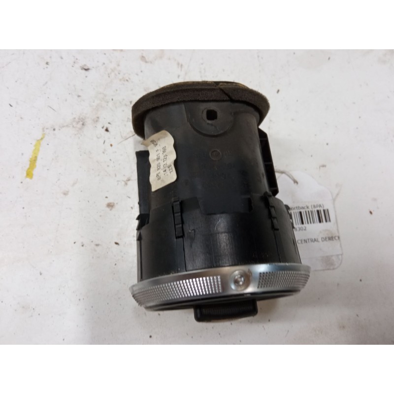 Recambio de aireador central derecho para audi a3 sportback (8pa) 1.6 tdi referencia OEM IAM 8P0820901  