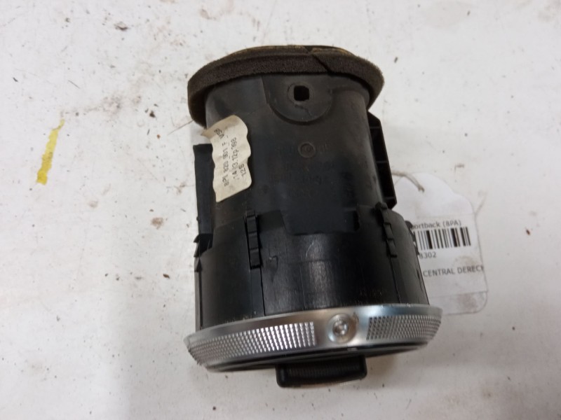 Recambio de aireador central derecho para audi a3 sportback (8pa) 1.6 tdi referencia OEM IAM 8P0820901  