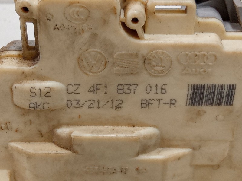 Recambio de cerradura puerta delantera derecha para audi a3 sportback (8pa) 1.6 tdi referencia OEM IAM 4F1837016  