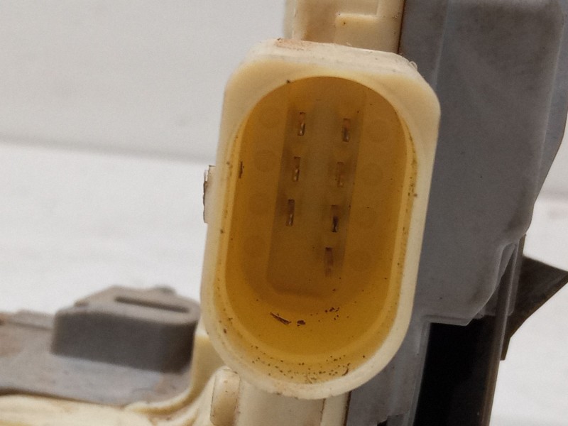 Recambio de cerradura puerta delantera derecha para audi a3 sportback (8pa) 1.6 tdi referencia OEM IAM 4F1837016  