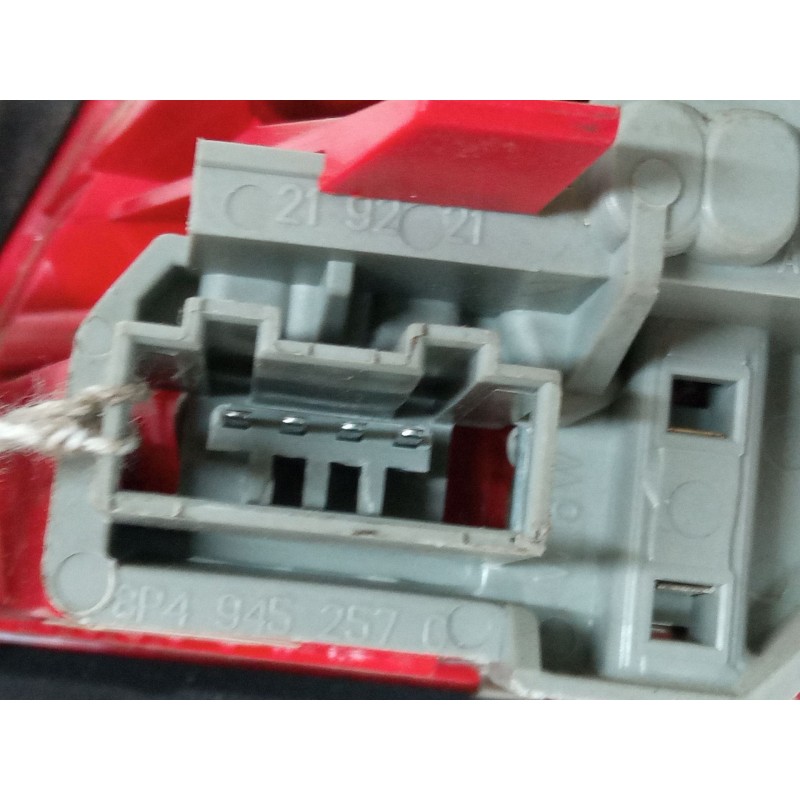Recambio de piloto trasero porton izquierdo para audi a3 sportback (8pa) 1.6 tdi referencia OEM IAM 8P4945093  