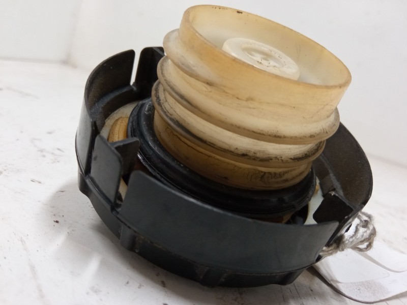 Recambio de tapon combustible para mitsubishi montero sport i (k7_, k9_) 2.5 td (k94w, k74t) referencia OEM IAM   