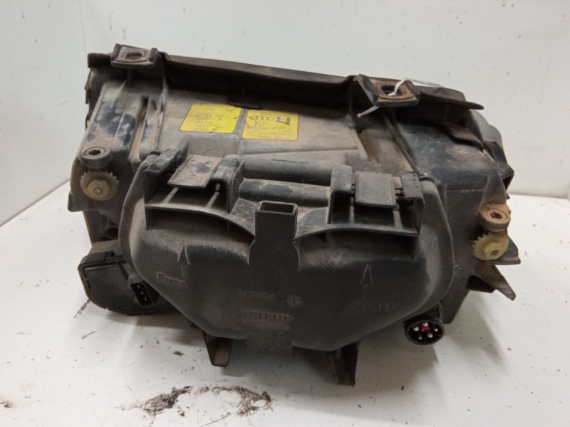Recambio de faro derecho para audi a4 b5 avant (8d5) 1.8 referencia OEM IAM 8D0941030  