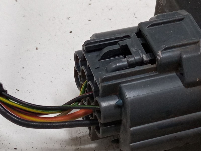 Recambio de motor elevaluna delantero izquierdo para ford mondeo iii (b5y) 2.0 16v referencia OEM IAM 0130821720  