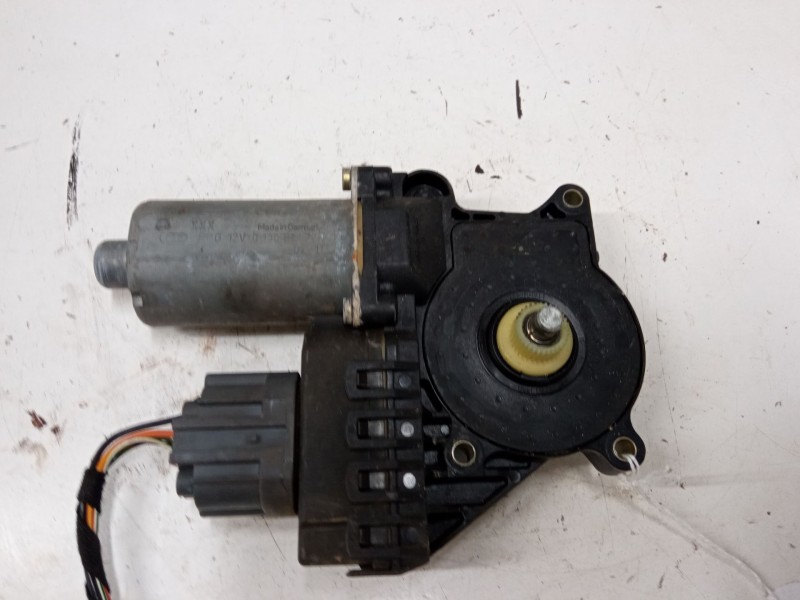 Recambio de motor elevaluna delantero izquierdo para ford mondeo iii (b5y) 2.0 16v referencia OEM IAM 0130821720  