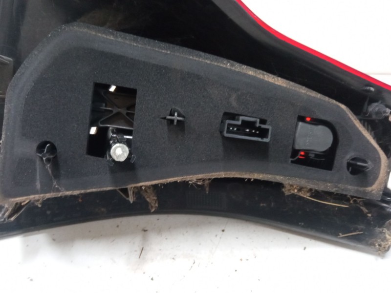 Recambio de piloto trasero derecho para dacia sandero (bs_) 1.2 16v referencia OEM IAM 8200734824  