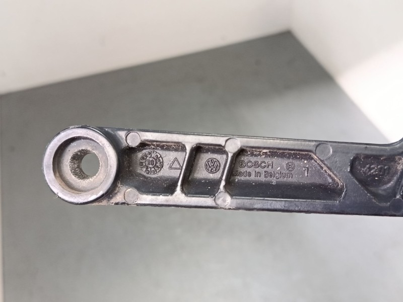 Recambio de brazo limpia delantero izquierdo para volkswagen polo iii (6n1) 60 1.4 referencia OEM IAM   