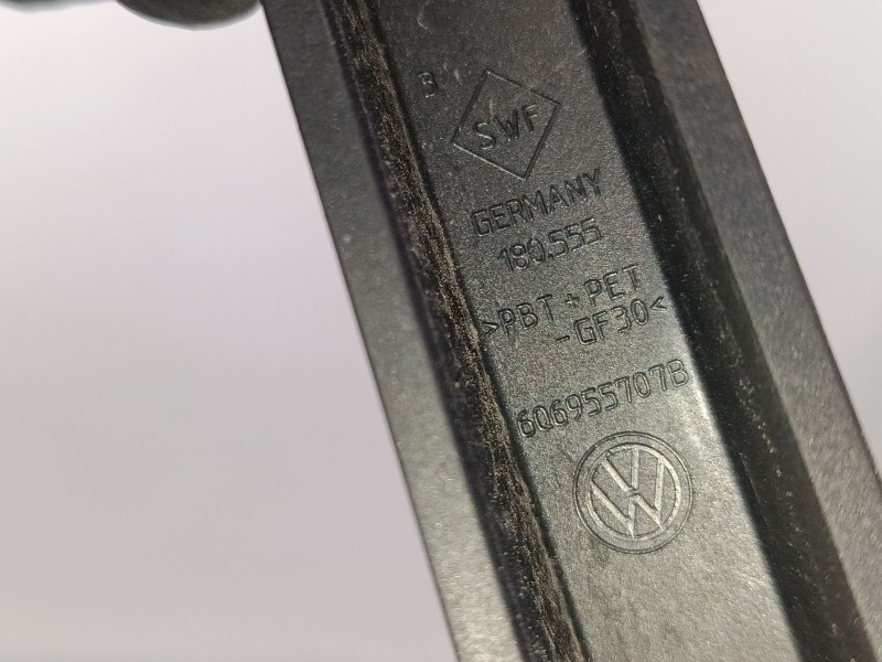 Recambio de brazo limpia trasero para volkswagen polo iv (9n_, 9a_) 1.4 tdi referencia OEM IAM   