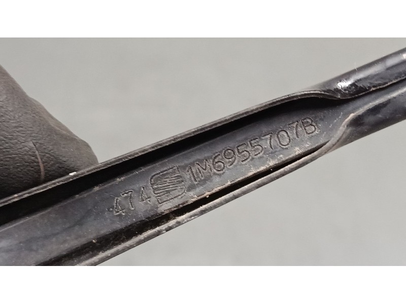 Recambio de brazo limpia trasero para seat leon (1m1) 1.9 tdi referencia OEM IAM   