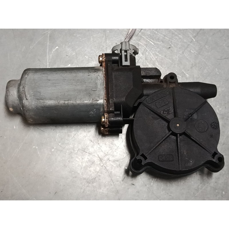 Recambio de motor elevaluna delantero derecho para renault laguna ii (bg0/1_) 1.9 dci (bg08, bg0g) referencia OEM IAM 400569T3  