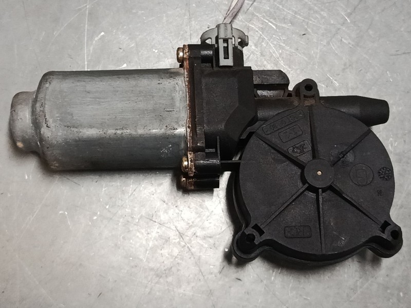 Recambio de motor elevaluna delantero derecho para renault laguna ii (bg0/1_) 1.9 dci (bg08, bg0g) referencia OEM IAM 400569T3  
