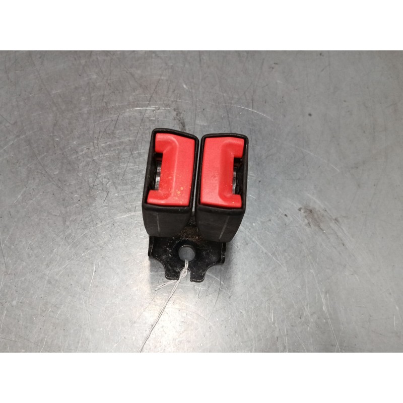 Recambio de anclaje cinturon trasero central para ford focus iii turnier 1.0 ecoboost referencia OEM IAM 34068897  