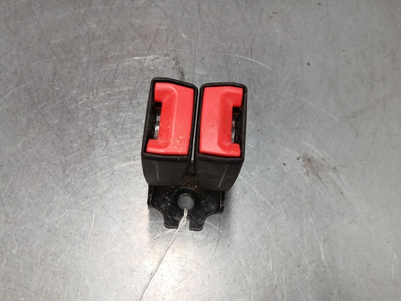 Recambio de anclaje cinturon trasero central para ford focus iii turnier 1.0 ecoboost referencia OEM IAM 34068897  