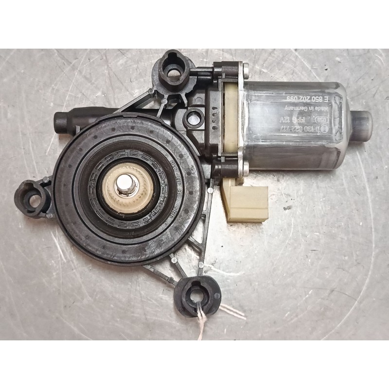 Recambio de motor elevaluna delantero izquierdo para audi a3 (8v1, 8vk) 1.6 tdi referencia OEM IAM 0130822717  