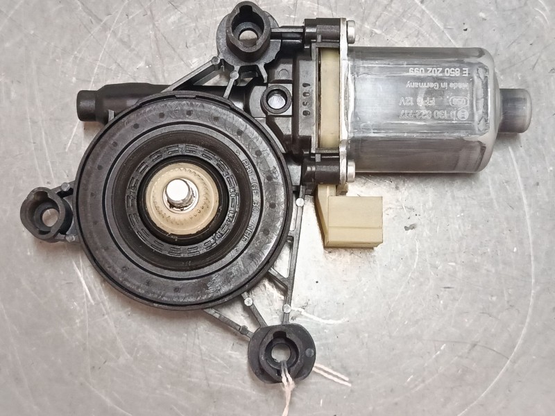 Recambio de motor elevaluna delantero izquierdo para audi a3 (8v1, 8vk) 1.6 tdi referencia OEM IAM 0130822717  