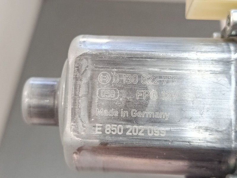 Recambio de motor elevaluna delantero izquierdo para audi a3 (8v1, 8vk) 1.6 tdi referencia OEM IAM 0130822717  