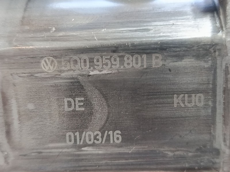 Recambio de motor elevaluna delantero izquierdo para audi a3 (8v1, 8vk) 1.6 tdi referencia OEM IAM 0130822717  