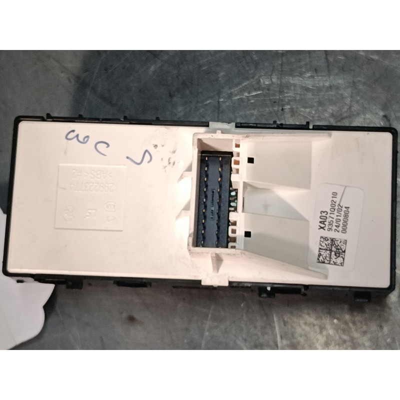 Recambio de mando elevalunas delantero izquierdo para hyundai i20 iii (bc3, bi3) 1.2 1.2 referencia OEM IAM 93571Q0210  