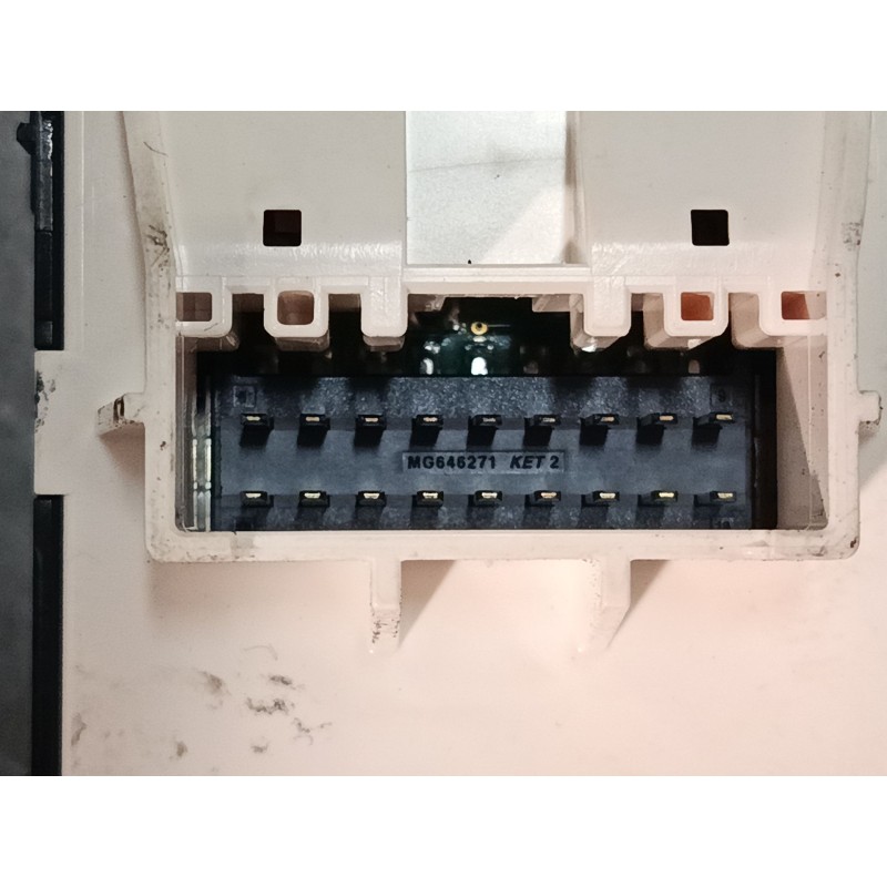 Recambio de mando elevalunas delantero izquierdo para hyundai i20 iii (bc3, bi3) 1.2 1.2 referencia OEM IAM 93571Q0210  