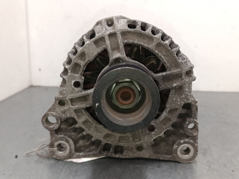 Recambio de alternador para volkswagen polo iv (9n_, 9a_) 1.4 16v referencia OEM IAM 037903025M  