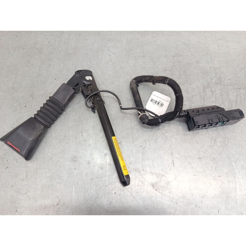Recambio de anclaje cinturon delantero derecho para opel corsa c (x01) 1.2 (f08, f68) referencia OEM IAM   