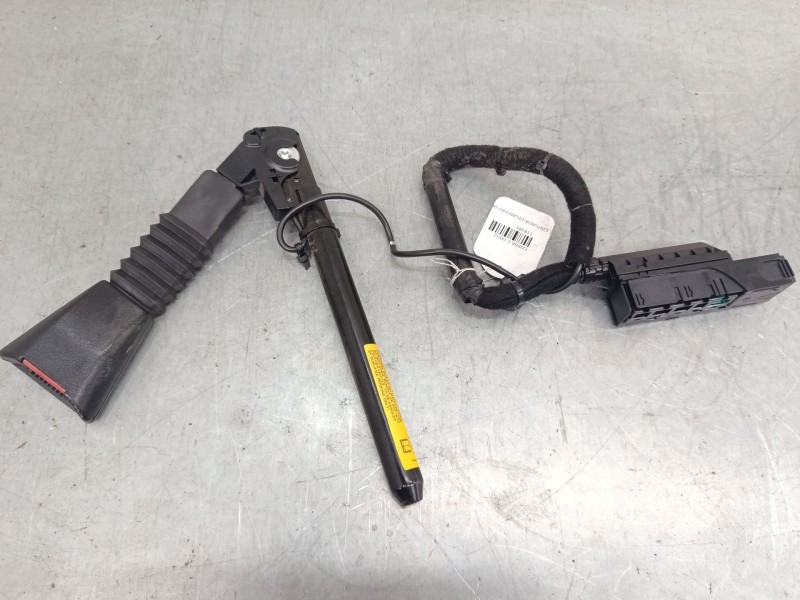 Recambio de anclaje cinturon delantero derecho para opel corsa c (x01) 1.2 (f08, f68) referencia OEM IAM   