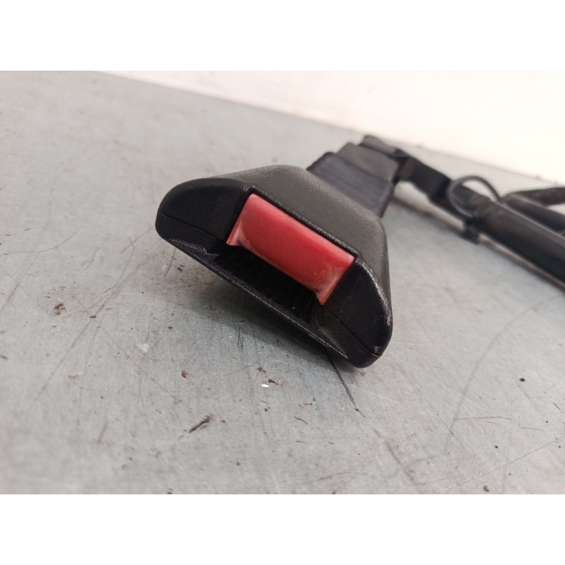 Recambio de anclaje cinturon delantero derecho para opel corsa c (x01) 1.2 (f08, f68) referencia OEM IAM   