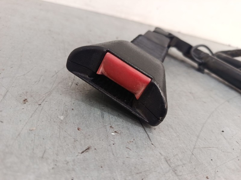 Recambio de anclaje cinturon delantero derecho para opel corsa c (x01) 1.2 (f08, f68) referencia OEM IAM   