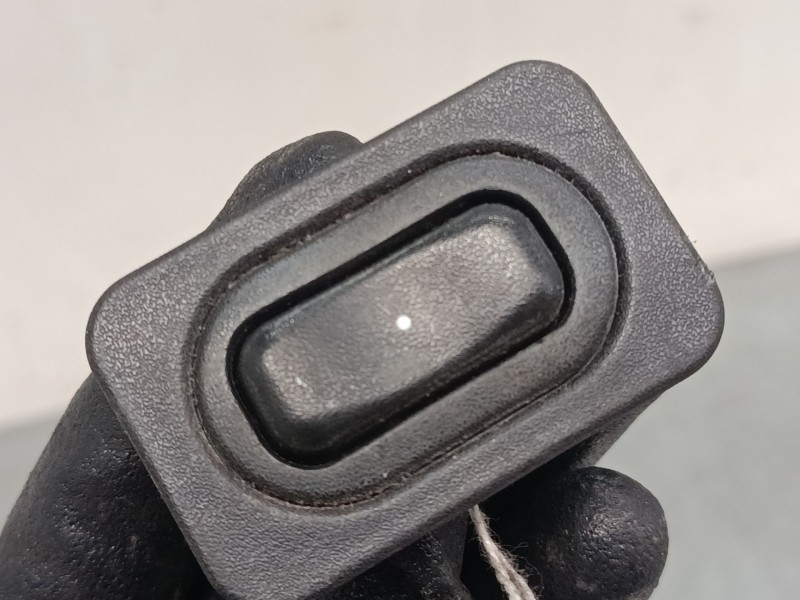 Recambio de mando elevalunas delantero derecho para opel corsa c (x01) 1.2 (f08, f68) referencia OEM IAM   