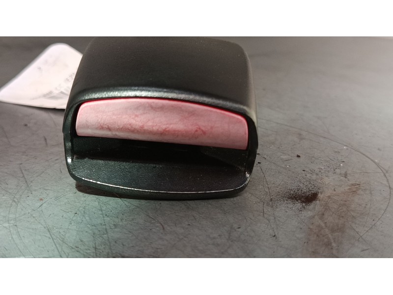 Recambio de anclaje cinturon delantero derecho para renault megane cc (ez0/1_) 1.2 tce (ez16) referencia OEM IAM   